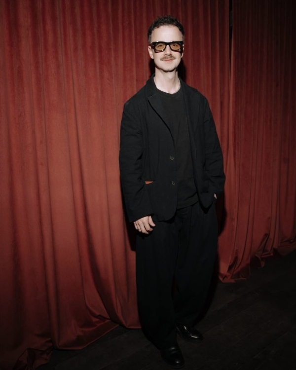 «Важно не пытаться стать частью настроения, а