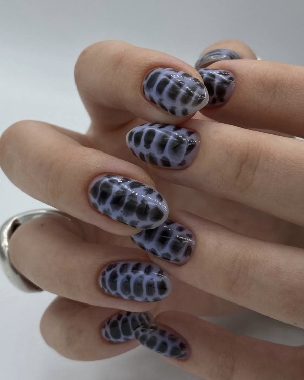 Маникюр на Новый год Зеленой Деревянной Змеи?