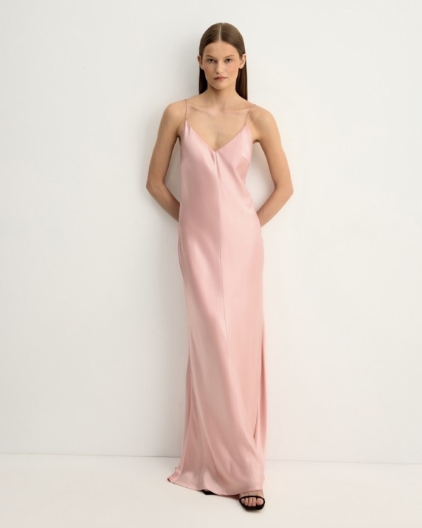 Как выглядеть стильно на новогоднем корпоративе 2025?