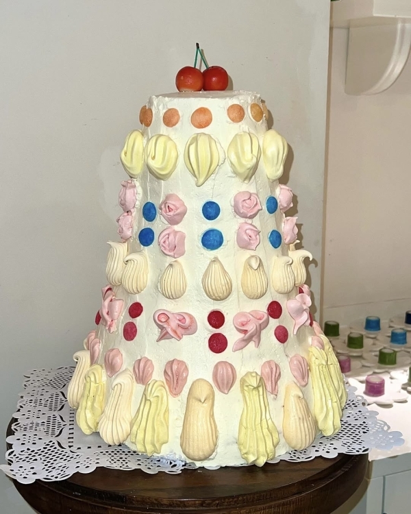 Встретим 2025 сладко! Показываем десерты, которые украсят