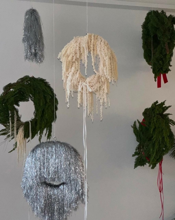 Цвет Нового года 2025 — зеленый. Выбираем декор