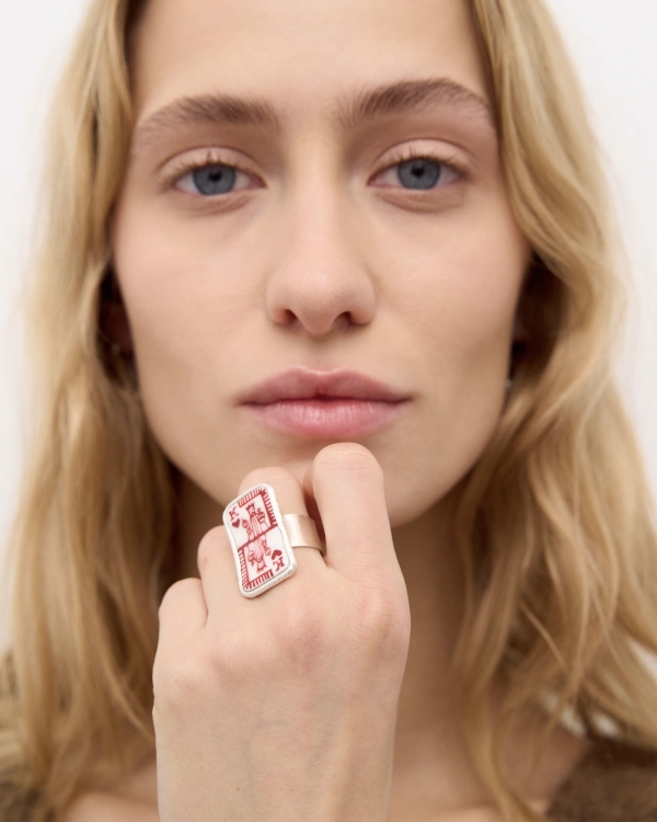 Добавим акцентов: 30 нарядных украшений, которые захочется