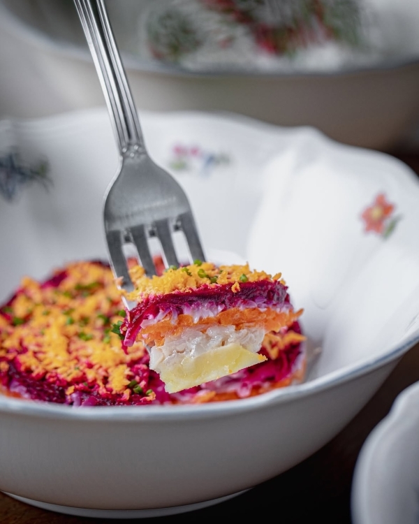 «Оливье», «Шуба» и икра: 10 ресторанов Москвы