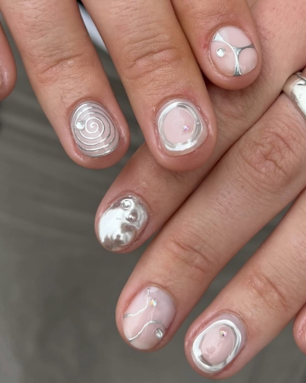 Маникюр на Новый год Зеленой Деревянной Змеи?