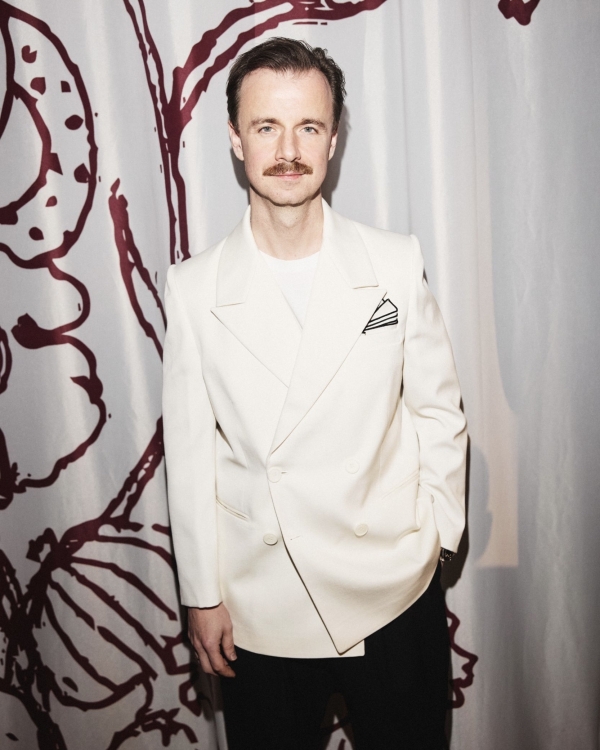 «Важно не пытаться стать частью настроения, а