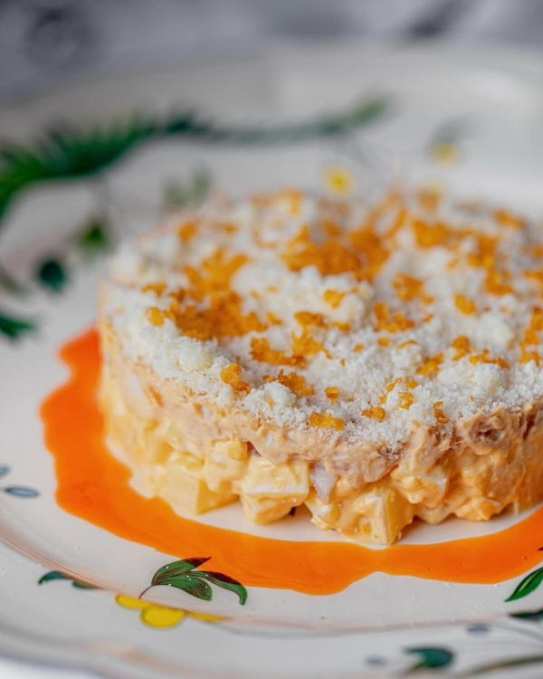 «Оливье», «Шуба» и икра: 10 ресторанов Москвы