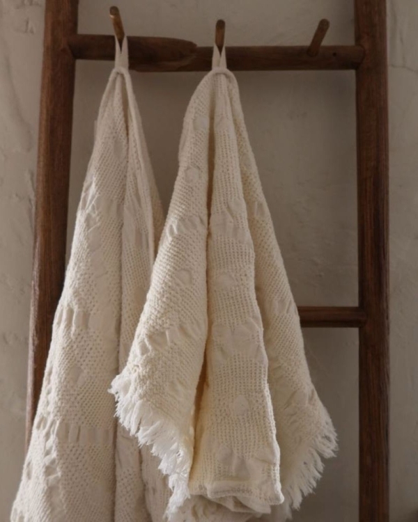 Едва знакомы: 20 новогодних подарков, которые придутся