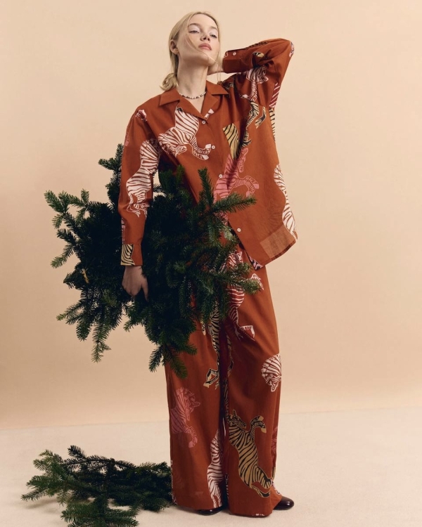 Пижамы, комбинации и даже корсеты. В чем