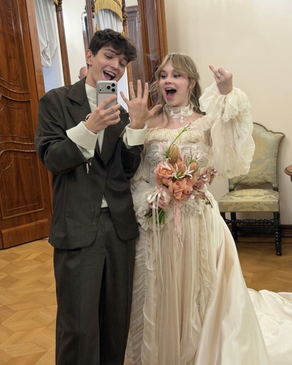 Певец Акмаль и Александра Куртова поженились