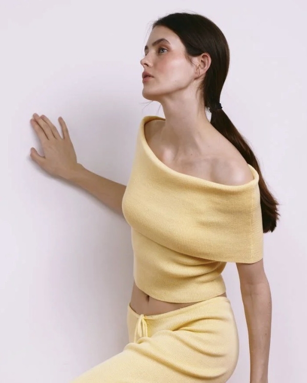 Не только белый: собираем гардероб в модных