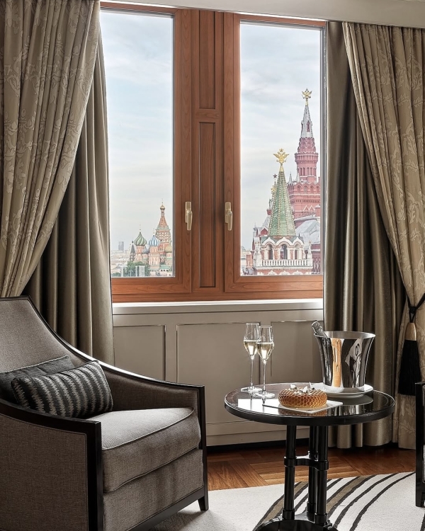 Новогодняя программа 2026 в лучших отелях Москвы