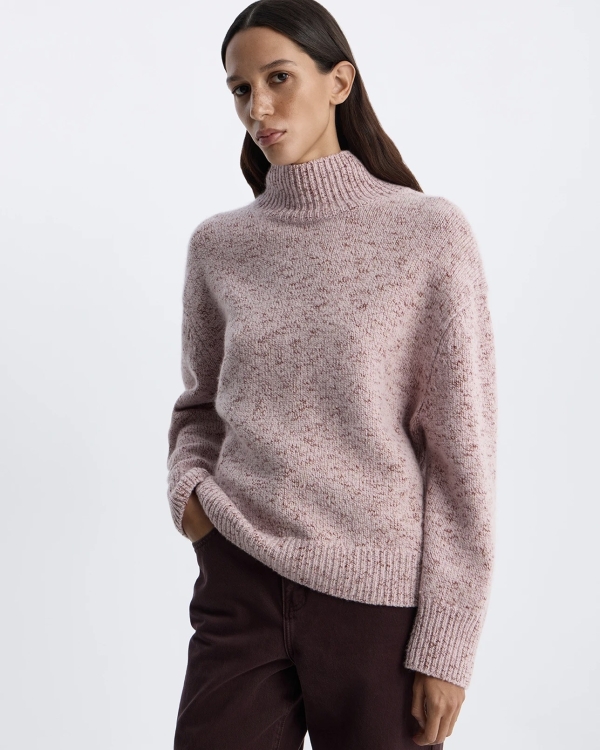 Не только белый: собираем гардероб в модных