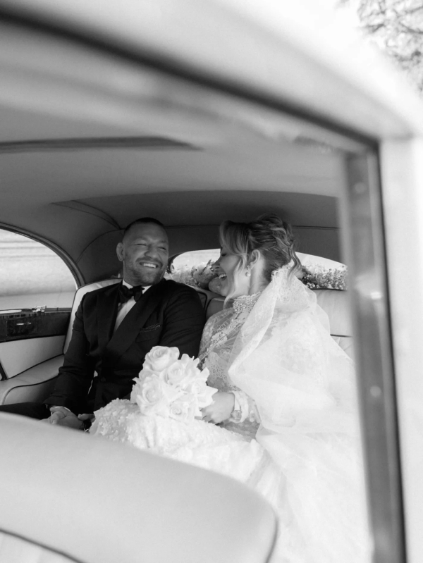 Конор Макгрегор опубликовал фото со свадьбы