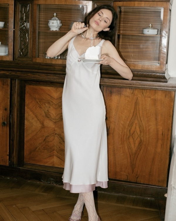 Пижамы, комбинации и даже корсеты. В чем