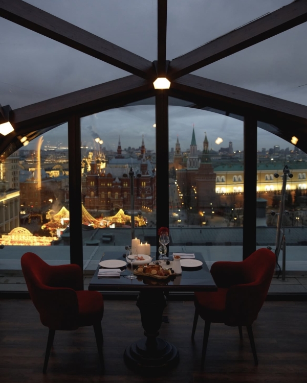 Новогодняя программа 2026 в лучших отелях Москвы