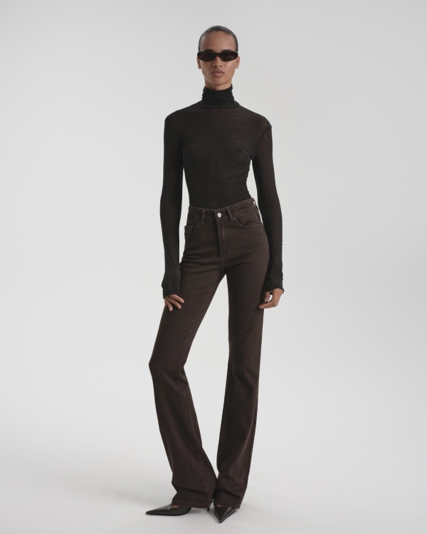 Не только белый: собираем гардероб в модных