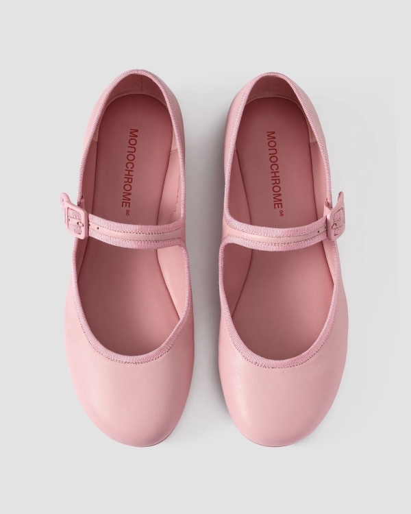 Не только белый: собираем гардероб в модных