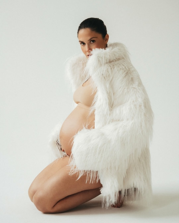 Агата Муцениеце стала мамой в третий раз