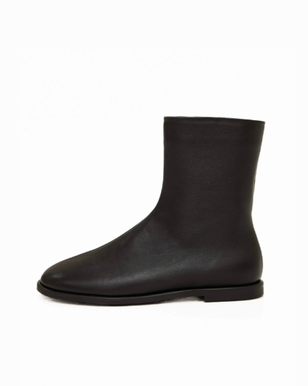 Дутая, похожая на чулки и ковбойская. Какую