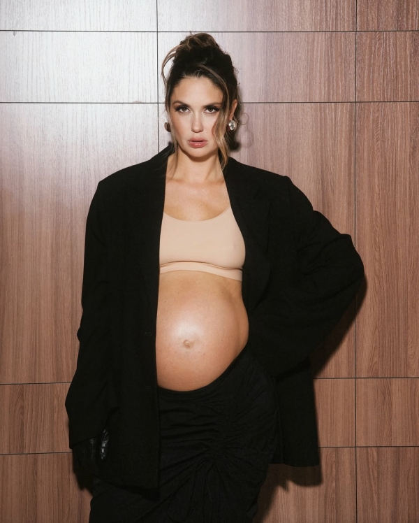 Агата Муцениеце стала мамой в третий раз