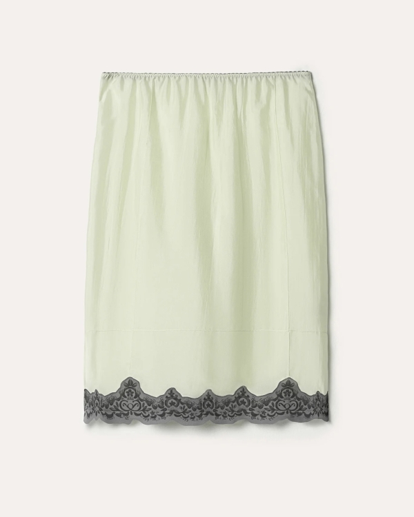 Пижамы, комбинации и даже корсеты. В чем