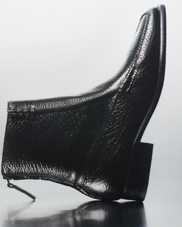 Дутая, похожая на чулки и ковбойская. Какую