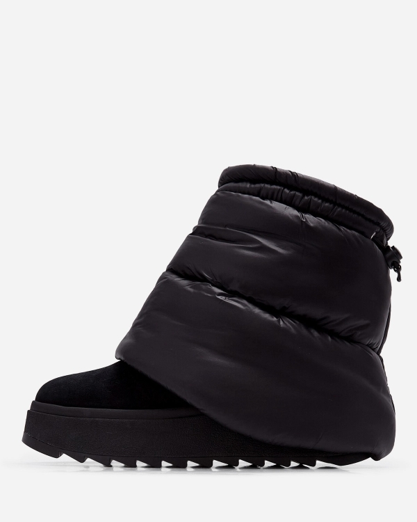 Дутая, похожая на чулки и ковбойская. Какую