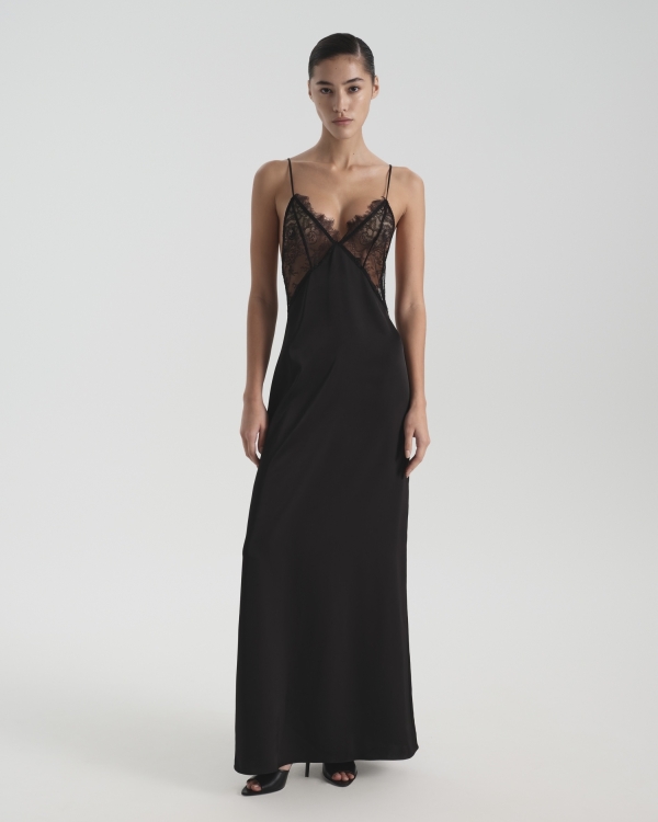 Пижамы, комбинации и даже корсеты. В чем