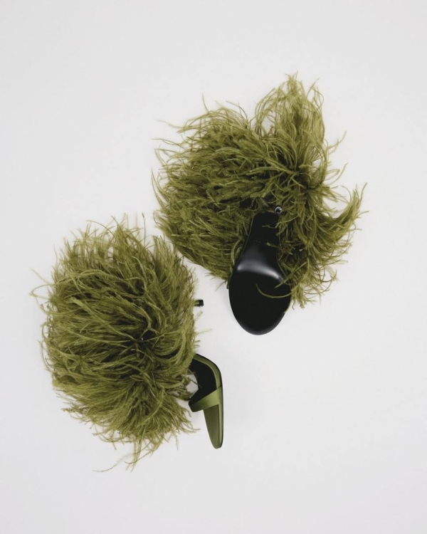 Не только белый: собираем гардероб в модных