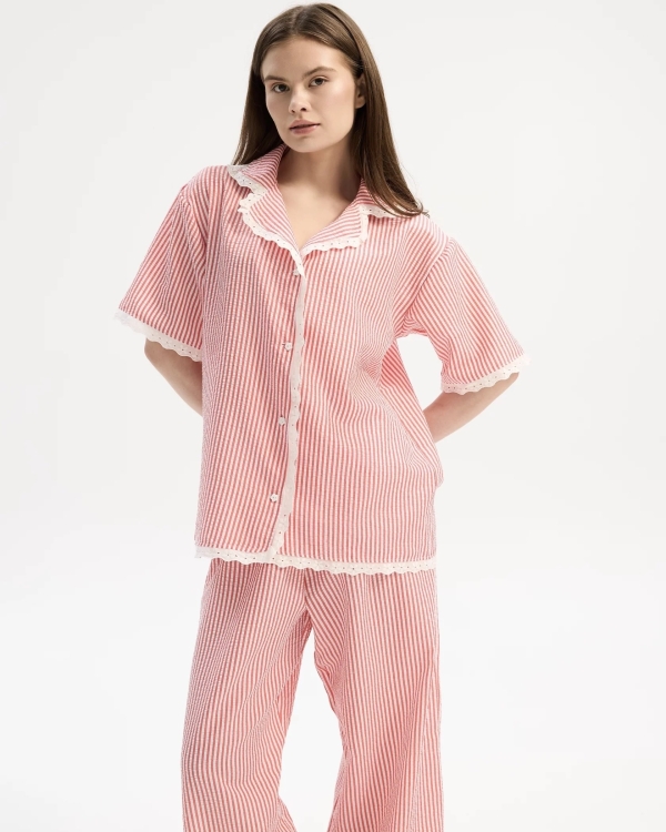 Пижамы, комбинации и даже корсеты. В чем