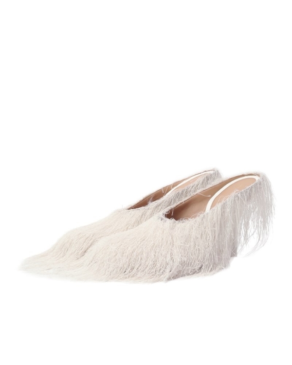 Нашли меховые туфли, сапоги и босоножки —