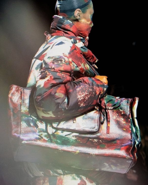 Идеальные для пуховика, красивые, большие. Это всё