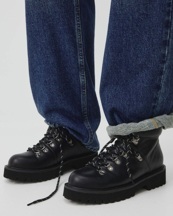 Дутая, похожая на чулки и ковбойская. Какую