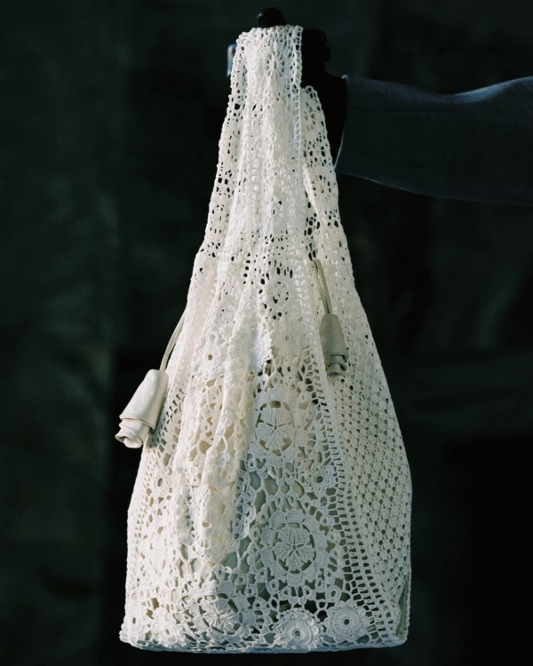 Почему пуховый платок — самый модный аксессуар