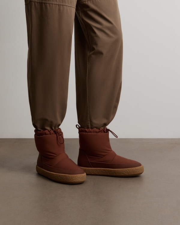 Дутая, похожая на чулки и ковбойская. Какую