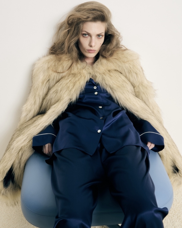 Пижамы, комбинации и даже корсеты. В чем