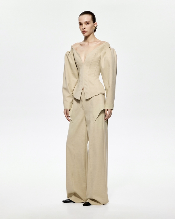 Не только белый: собираем гардероб в модных