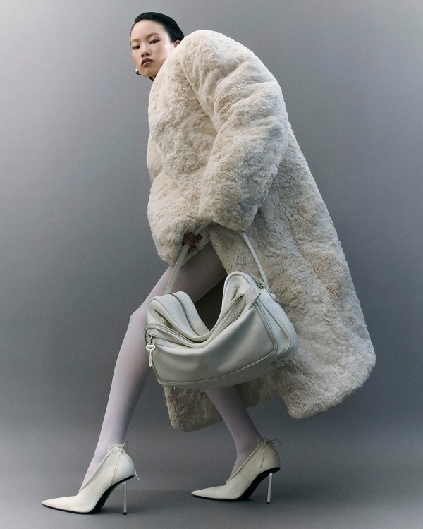 Идеальные для пуховика, красивые, большие. Это всё