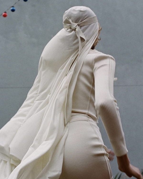 Почему пуховый платок — самый модный аксессуар