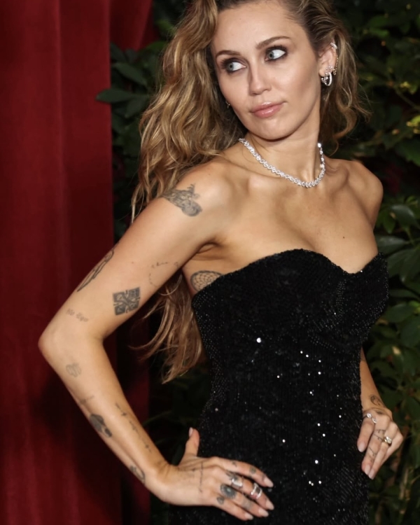 Майли Сайрус выходит замуж во второй раз