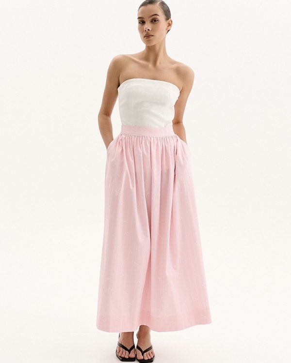 Не только белый: собираем гардероб в модных