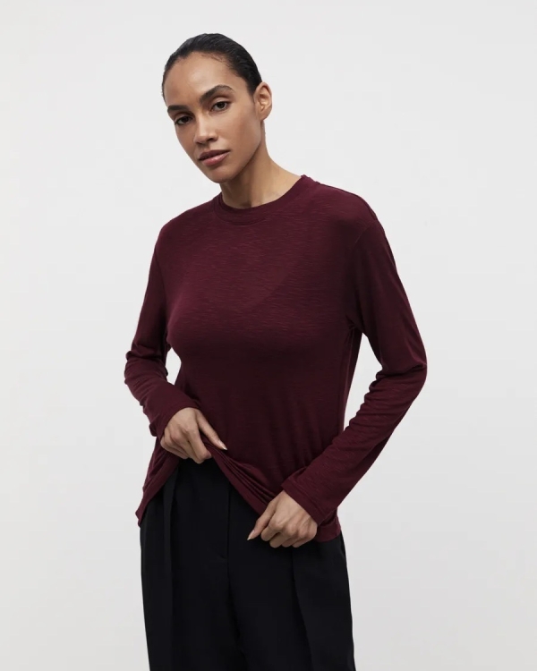 Не только белый: собираем гардероб в модных