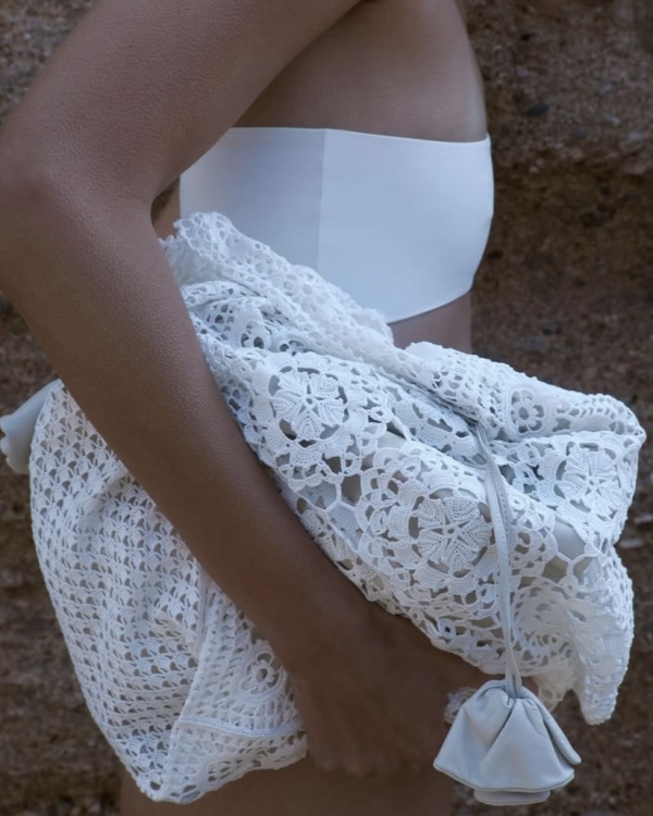 Почему пуховый платок — самый модный аксессуар