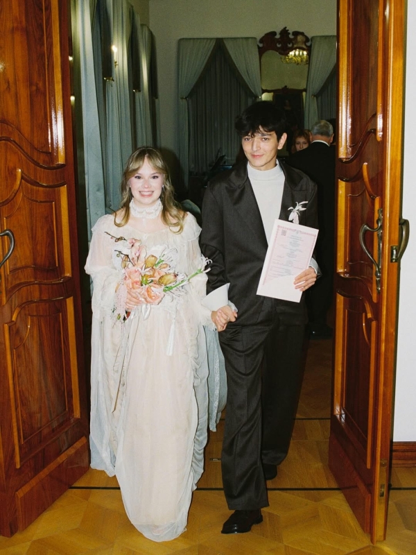 Певец Акмаль и Александра Куртова поженились