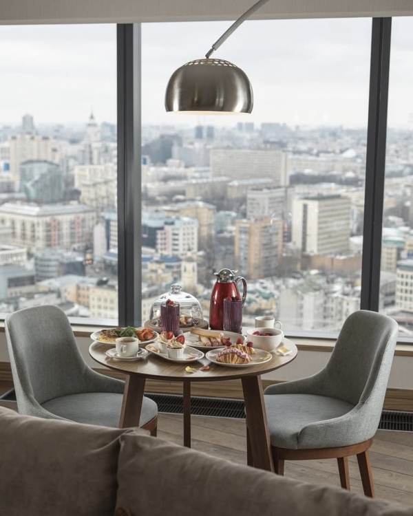 Новогодняя программа 2026 в лучших отелях Москвы