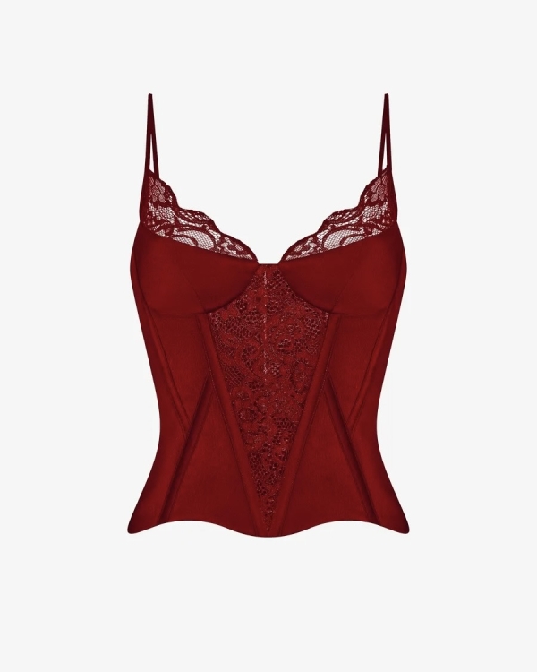 Пижамы, комбинации и даже корсеты. В чем