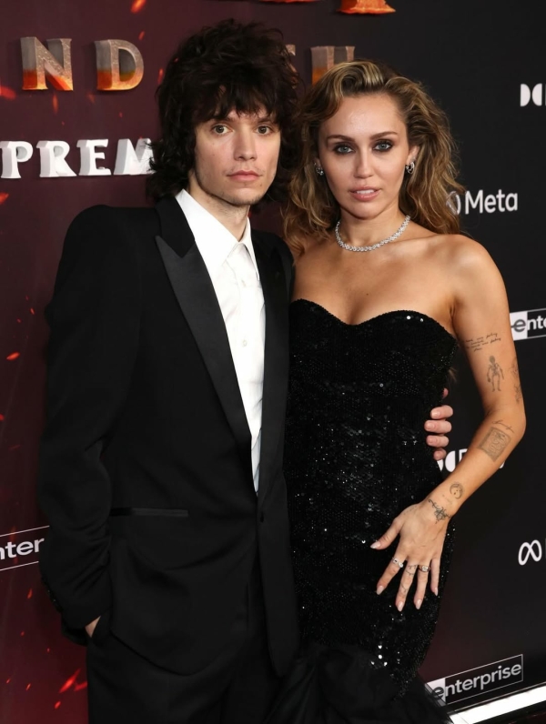 Майли Сайрус выходит замуж во второй раз