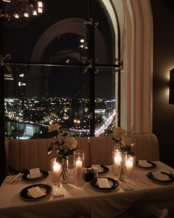 Новогодняя программа 2026 в лучших отелях Москвы