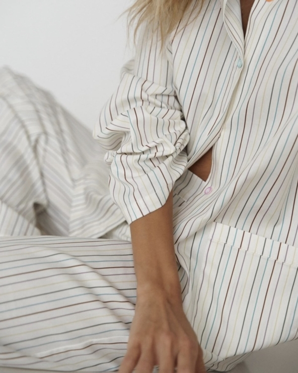 Пижамы, комбинации и даже корсеты. В чем