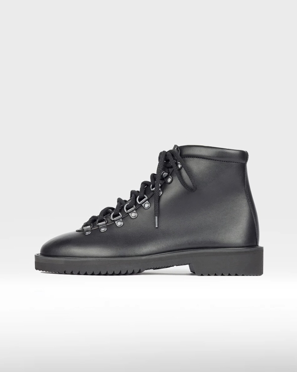 Дутая, похожая на чулки и ковбойская. Какую